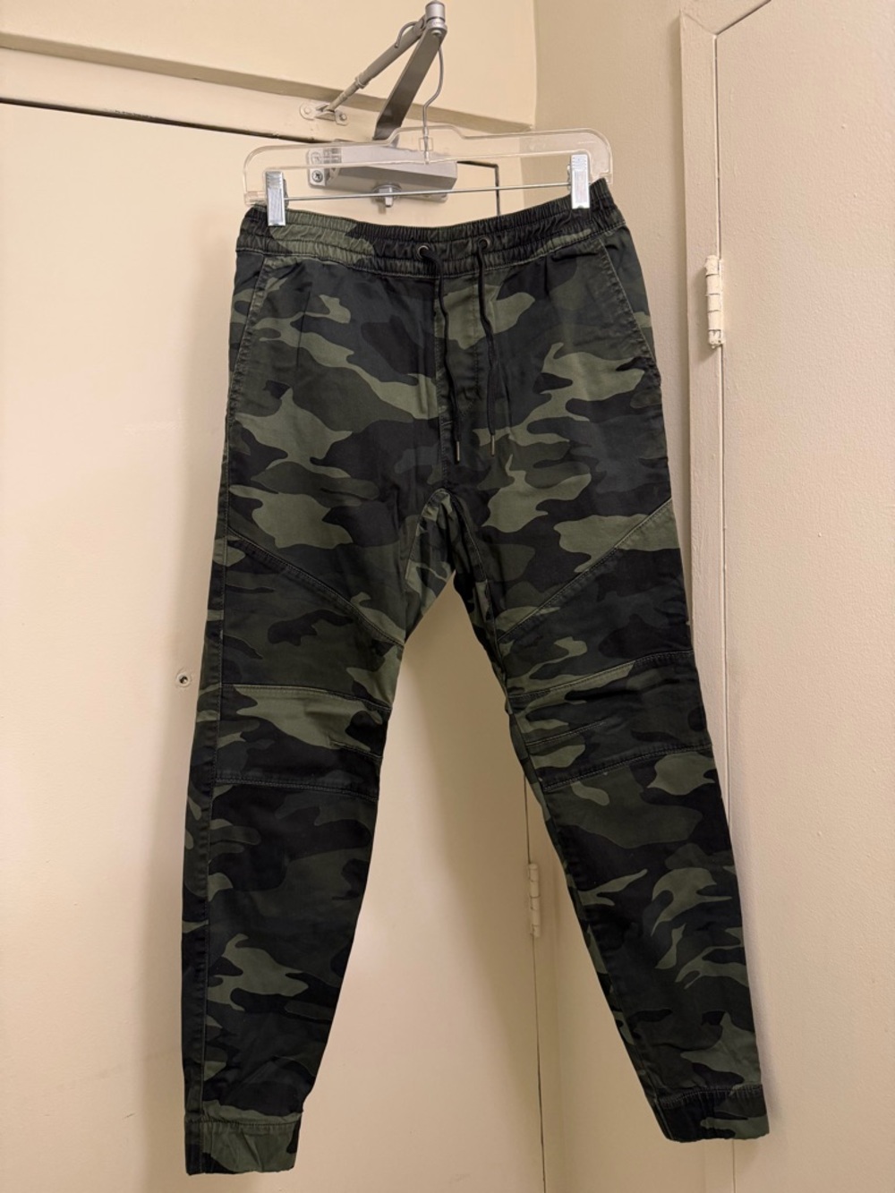 Hollister Men's Green & Black Camo Cargo Joggers
